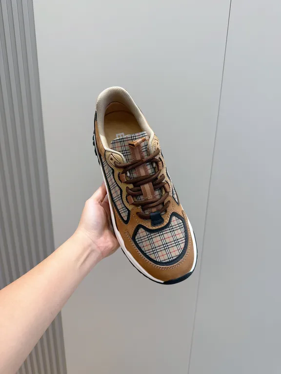 Burberry Shoe 